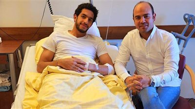 مصطفى شوبير يصل إلى النمسا لإجراء جراحة غضروف الركبة
