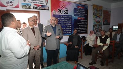 محافظ بني سويف يتفقد معارض السلع والمبادرات والقوافل