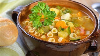 شوربة المكرونة مع الدجاج والخضار