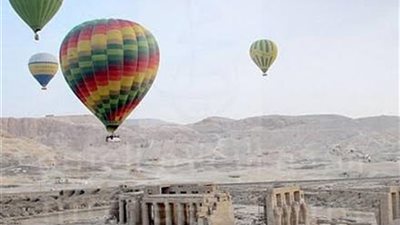 1000 سائح فى مغامرة جوية على متن 40 بالون فى سماء الأقصر