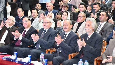 نقيب عام الأطباء يشهد حفل تخريج دفعة جديدة بطب القناة