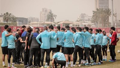 الاهلى يواصل تدريباته استعدادا للمصرى فى الدورى