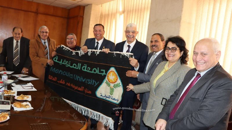 القاصد خلال إجتماع