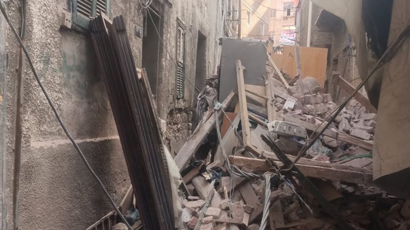 انهيار عقار بكرموز