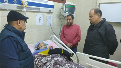 محافظ أسيوط يزور مصابى حادث انهيار منزل بحى غرب
