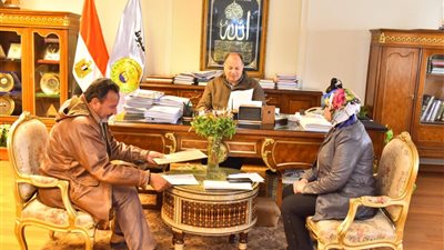 محافظ أسيوط يوجه بتفعيل المشاركة المجتمعية لمبادرات الحرف اليدوية