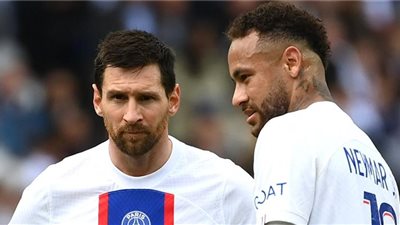 ميسي ونيمار يخلدان ذكرى بيليه قبل مباراة باريس سان جيرمان وأنجيه