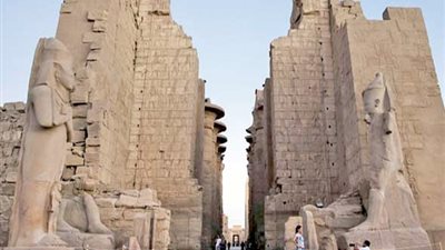 قطاع السياحة ينجح في مساعدة سائح ضل الطريق حال سفره إلى الأقصر