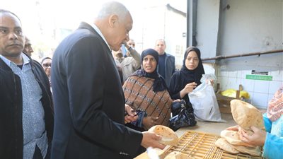 محافظ الجيزة يفاجئ المخابز البلدي بمناطق البوهي والقومية وامبابة