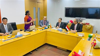 طلعت يستعرض مع الشركات الهندية الفرص الاستثمارية بقطاع الاتصالات