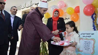 افتتاح المعرض الأول لمبادرة أنا الراقى بأخلاقي بمعاهد الشرقية