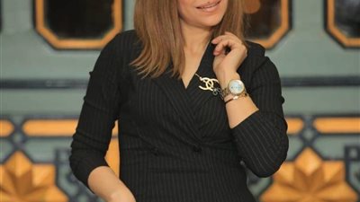 سره الباتع والميثاق.. نشاط فني مكثف للفنانة ألفت عمر
