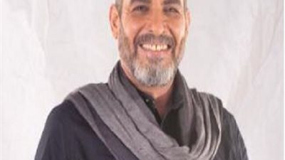أحمد عبد العزيز يبدأ بروفات مسرحية 