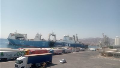 تداول 15 ألف طن بضائع بموانئ البحر الأحمر