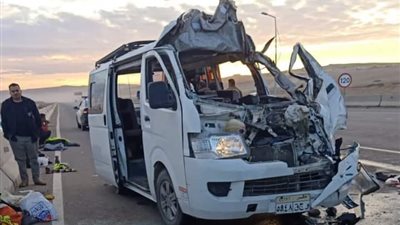 مصرع شخص وإصابة ١٣ في انقلاب ميكروباص بطريق القطامية السويس