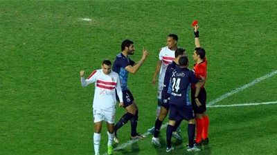 شاهد.. لحظة طرد علي جبر من مباراة بيراميدز والزمالك