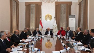 وزير التربية والتعليم يعقد اجتماعًا لمناقشة تفعيل مجموعات الدعم