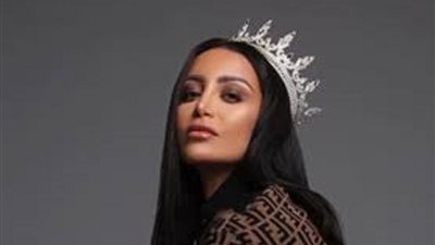 من هى موني هلال التى اثارت الجدل برفقة عمرو دياب!