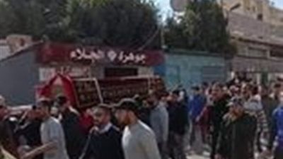 الآلاف يشيعون جثمان مشجع توفي بسبب هزائم الإسماعيلي ..صور