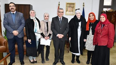 تكريم أساتذة جامعة القناة المشاركين في أسبوع ريادة الأعمال