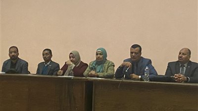 وكيل وزارة التعليم بقنا يعقد اجتماعا استعدادا لامتحانات الاعدادية