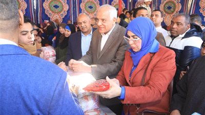 محافظ الجيزة يتفقد منفذ بيع السلع الغذائية بأوسيم..صور