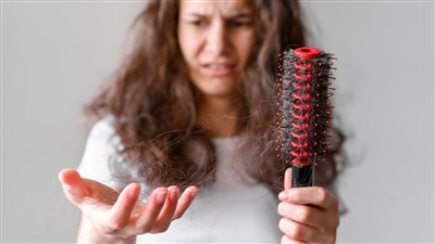عادات يومية تسبب تساقط الشعر