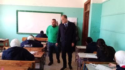 مدير تعليم الإسماعيلية يتفقد امتحانات الإعدادية بابوصوير والقنطرة