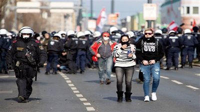 مسيرة في فيينا للمطالبة برفع العقوبات المفروضة على روسيا