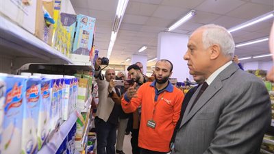 محافظ الجيزة يتفقد معارض أهلآ رمضان بفيصل وأبو النمرس