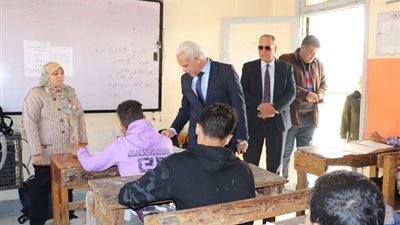 مدير تعليم القاهرة يتابع امتحانات الاعدادية في مدارس البساتين