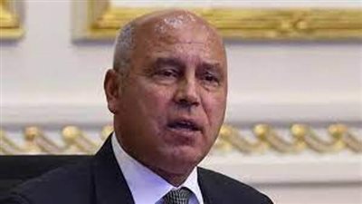الوزير يكشف حقيقة وجود صناديق خاصة بالنقل والسكة الحديد.. فيديو