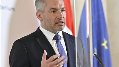 مستشار النمسا يدعو إلى إنشاء سياج حدودي بين بلغاريا وتركيا