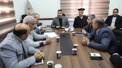 السكرتير العام يتابع إزالة التعديات على الأراضي الزراعية بالمنيا