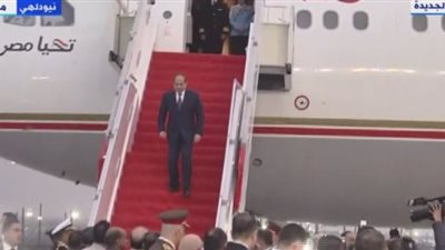احتفالات شعبية بالرئيس السيسى فور وصوله نيودلهى
