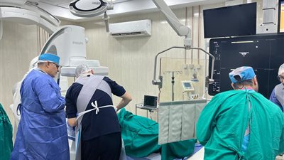 بدء تشغيل أحدث جهاز للقسطرة المخية بجامعة المنصورة