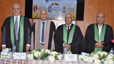 المدير المالى والإدارى لمدينة الجلود يحصل على درجة الدكتوراه/ صور