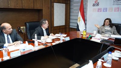 وزيرة التخطيط تجتمع بمجلس إدارة مدينة طربول الصناعية