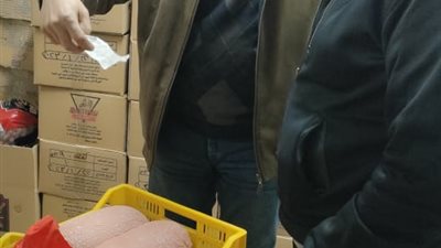 الجيزة تضبط مخزن لانشون ومصنعات لحوم منتهية الصلاحية بــ 6أكتوبر