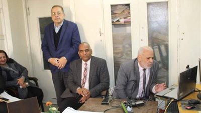 مدير التعليم بالمنيا يشدد على تصحيح امتحانات الاعدادية بكل دقة