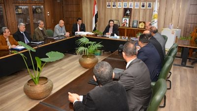 مها تلتقى بوفد من مسئولى البنك الأهلى لاستكمال تطبيق الكارت الذكى