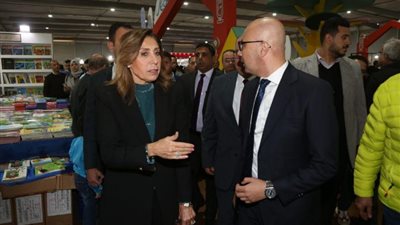 وزيرة الثقافة تتفقد معرض القاهرة الدولي للكتاب