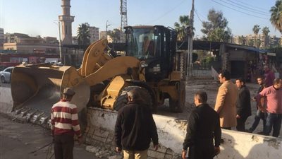 إزالة الحواجز الخرسانية بمحيط مجمع محاكم المنصورة بعد 11 عام