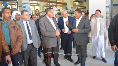 أمنة وشعيب يتابعان إنشاء محطة تحلية مياه البحر ٤ بالرميلة