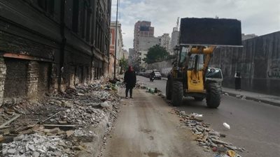رفع ٤٠ طن مخلفات اتربه ورديم من شوارع ابن طولون والشنيطى