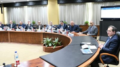 العليا للبترول تتابع تنفيذ مشروعات التكريروالبتروكيماويات الجديدة