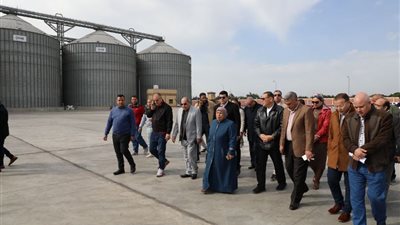 محافظ الشرقية يتابع العمل بصوامع الغلال بالصالحية الجديدة
