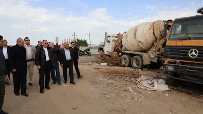 محافظ الشرقية يأمر برفع الإشغالات بطريق الصالحية