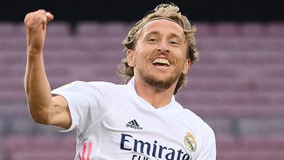 ريال مدريد يحسم موقفه من التجديد لمودريتش