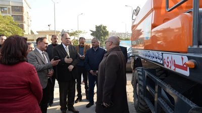 محافظ ورئيس مياه أسيوط يتفقدان جاهزية المعدات لمجابهة الأزمات.صور
